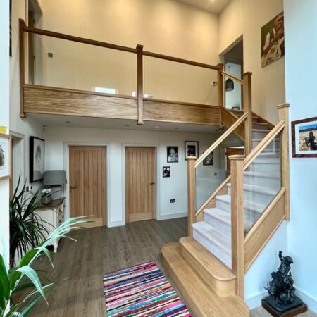 Glass stair balustrade